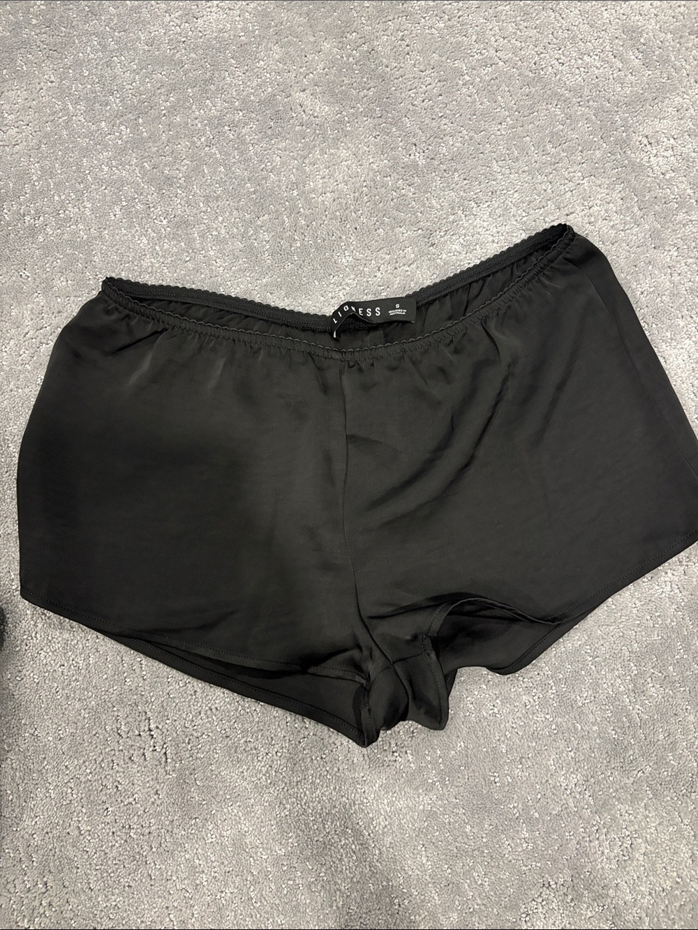 Lioness silk black shorts size small